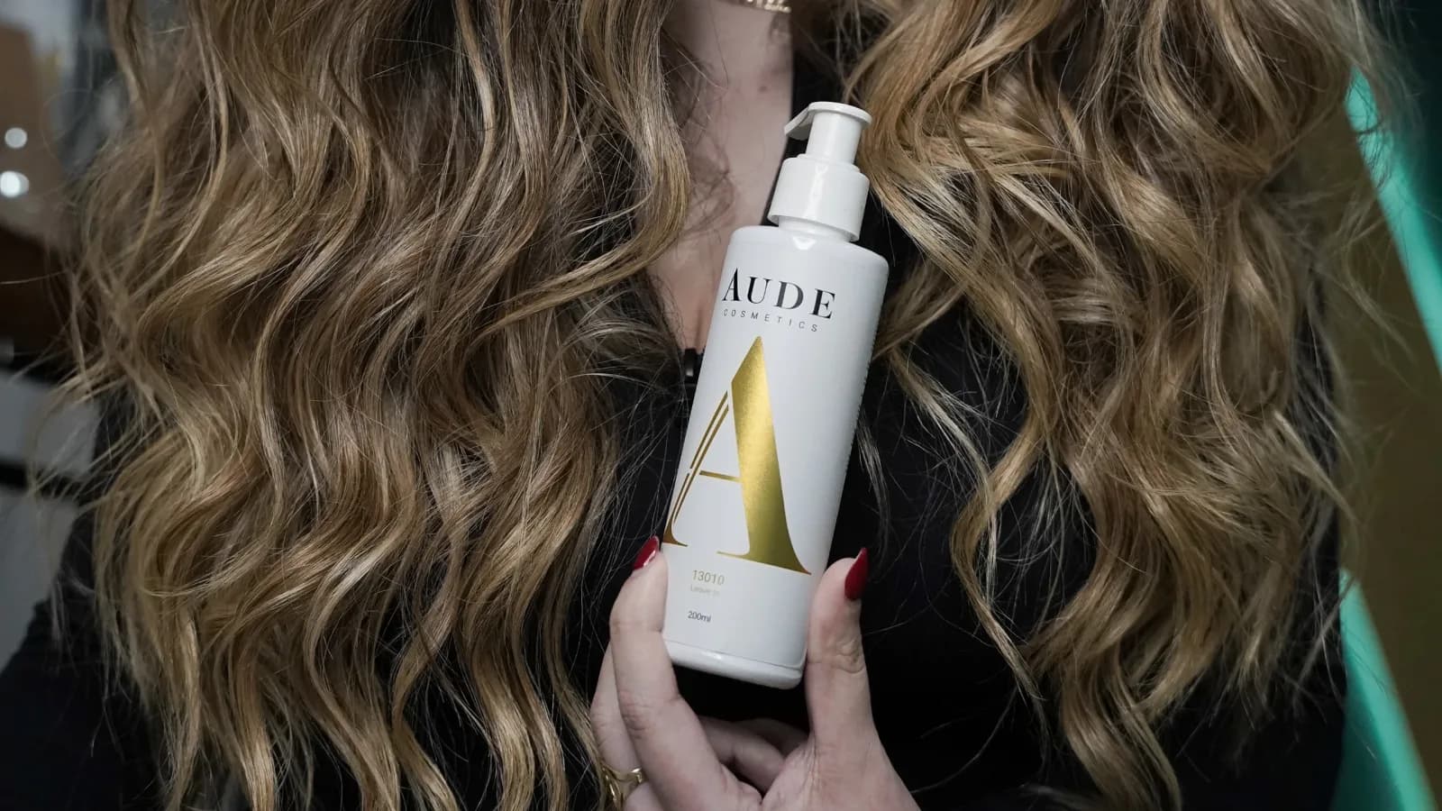 Aude Cosmetics Leave In 13010, a leave-in treatment for daily hair protection